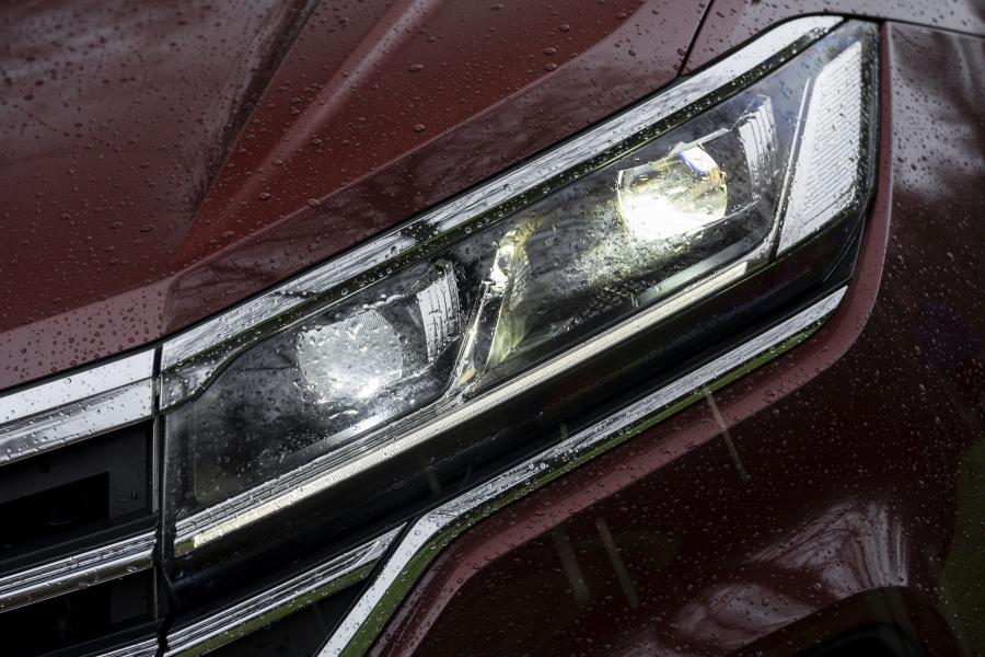 Детали экстерьера Volkswagen Touareg V6 TDI 2018 года  (UK) (фото 33 из 33)
